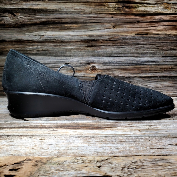 NWOT- Ecco womens black Bella Felicia Slip suede Loafers - Picture 5 of 8